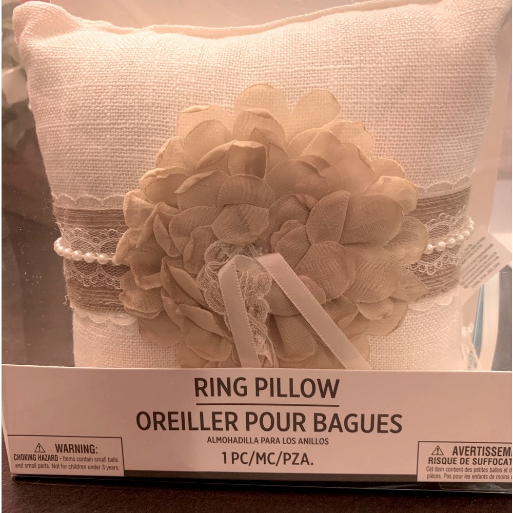 Ring pillow